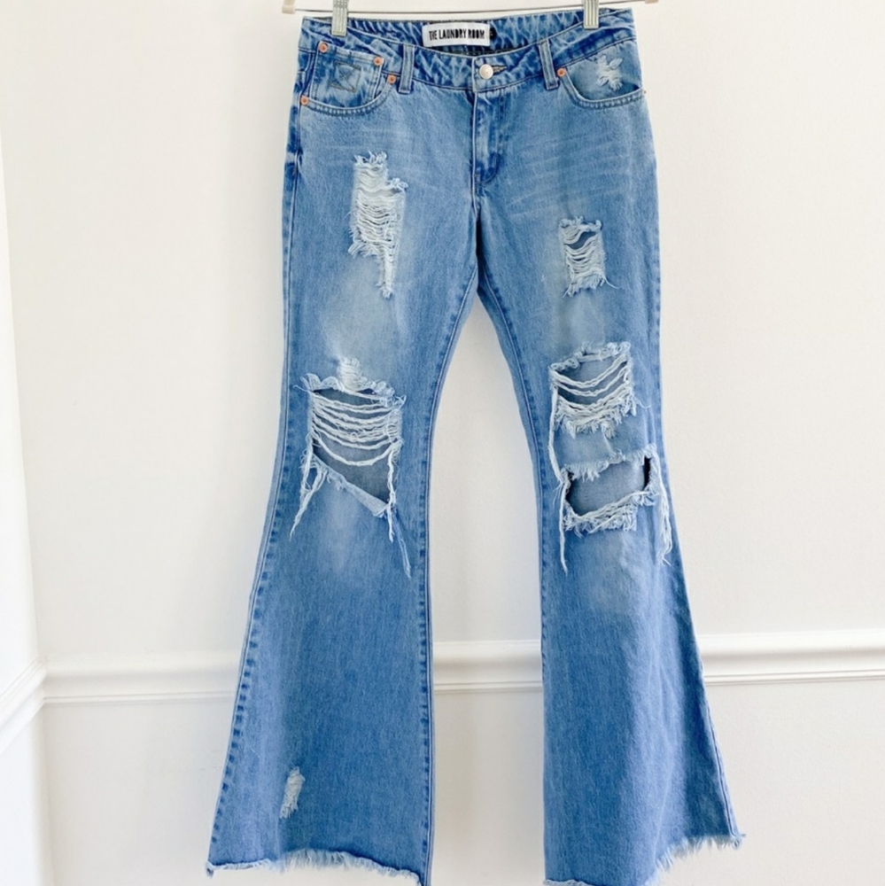 {the laundry room} distressed bell bottom jeans 27